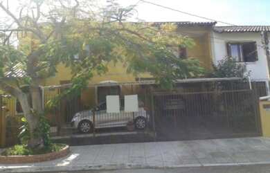 Imagem: A casa possui 5 Dormitórios, 5 Banheiros, 3 Vagas na garagem