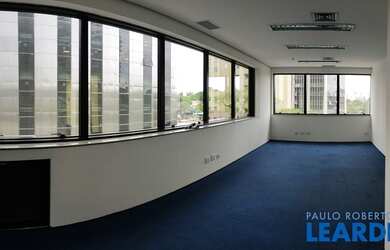 Imagem: O depósito possui 4 Vagas na garagem e 140m² de Área e está