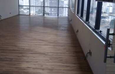 Imagem: O depósito possui 1 Vaga na garagem, 97m² de Área e está