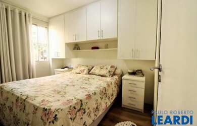 Imagem: O apartamento possui 2 Dormitórios, 1 Banheiro, 1 Vaga na garagem