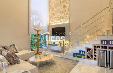 Imagem: A casa possui 3 Dormitórios, 4 Banheiros, 2 Vagas na garagem