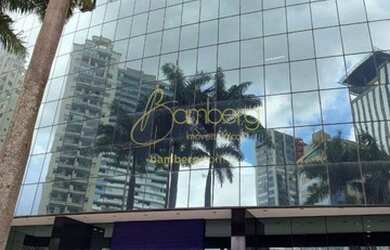 Imagem: O depósito possui 4 Vagas na garagem, 120m² de Área e está