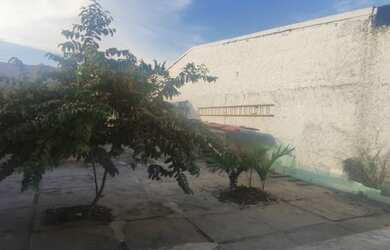 Imagem: A casa possui 3 Dormitórios, 3 Banheiros, 2 Vagas na garagem