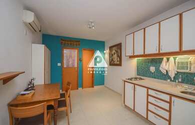 Imagem: O depósito possui 1 Vaga na garagem, 25m² de Área e está