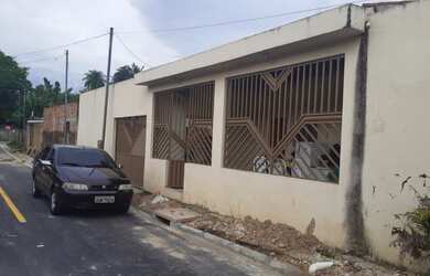 Imagem: A casa possui 2 Dormitórios, 2 Banheiros, 3 Vagas na garagem