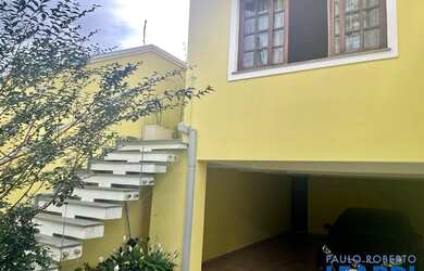 Imagem: A casa possui 3 Dormitórios, 4 Banheiros, 3 Vagas na garagem