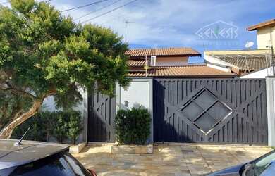 Imagem: A casa possui 3 Dormitórios, 4 Banheiros, 4 Vagas na garagem