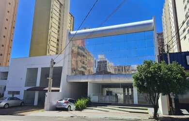 Imagem: O depósito possui 5 Vagas na garagem, 1.045m² de Área e