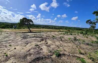 Imagem: O terreno possui 200m² de Área e está localizado em Arembepe
