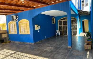 Imagem: A casa possui 5 Dormitórios, 5 Banheiros, 5 Vagas na garagem