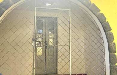 Imagem: A casa possui 3 Dormitórios, 3 Banheiros, 2 Vagas na garagem