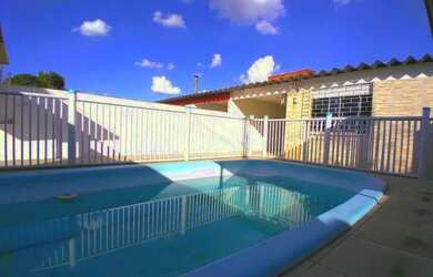 Imagem: A casa possui 2 Dormitórios, 2 Banheiros, 1 Vaga na garagem