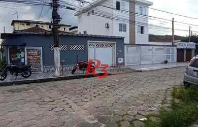 Imagem: A casa possui 3 Dormitórios, 2 Banheiros, 3 Vagas na garagem