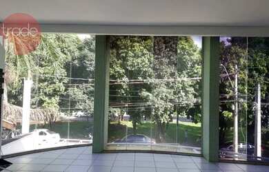 Imagem: O depósito possui 3 Vagas na garagem, 387m² de Área e está