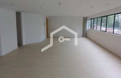 Imagem: O depósito possui 2 Vagas na garagem, 84m² de Área e está