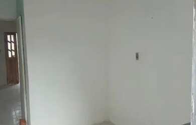 Imagem: A casa possui 2 Dormitórios, 1 Banheiro, 2 Vagas na garagem