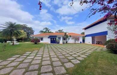 Imagem: A casa em condomínio possui 4 Dormitórios, 3 Banheiros, 2