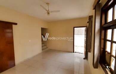 Imagem: A casa possui 2 Dormitórios, 1 Banheiro, 4 Vagas na garagem