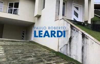 Imagem: A casa em condomínio possui 4 Dormitórios, 5 Banheiros, 2