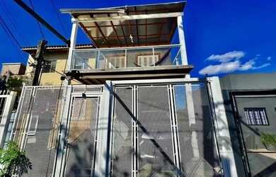 Imagem: A casa possui 5 Dormitórios, 3 Banheiros, 1 Vaga na garagem