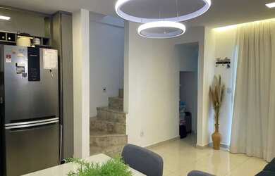 Imagem: A casa em condomínio possui 2 Dormitórios, 3 Banheiros, 2