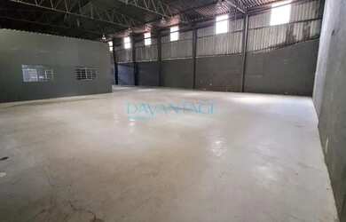 Imagem: O depósito possui 4 Vagas na garagem e 500m² de Área e está