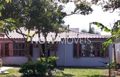 Imagem: A casa possui 3 Dormitórios, 2 Banheiros, 3 Vagas na garagem