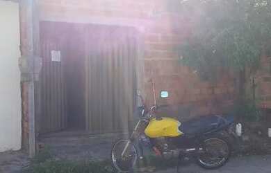 Imagem: A casa possui 2 Dormitórios, 1 Banheiro, 1 Vaga na garagem
