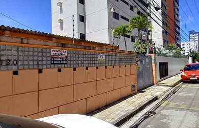 Imagem: A casa possui 4 Dormitórios, 4 Banheiros, 3 Vagas na garagem