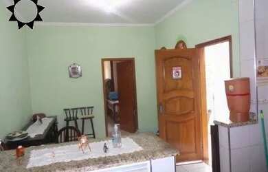 Imagem: A casa possui 2 Dormitórios, 1 Banheiro, 2 Vagas na garagem