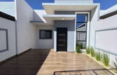 Imagem: A casa possui 4 Dormitórios, 3 Banheiros, 3 Vagas na garagem