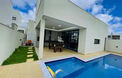 Imagem: A casa possui 4 Dormitórios, 4 Banheiros, 2 Vagas na garagem