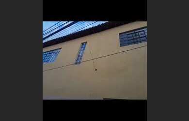 Imagem: A casa possui 3 Dormitórios, 2 Banheiros e está localizado