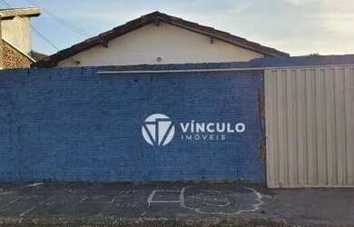 Imagem: A casa possui 2 Dormitórios, 1 Banheiro, 5 Vagas na garagem