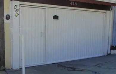 Imagem: A casa à venda possui 2 Dormitórios, 1 Banheiro, 2 Vagas na