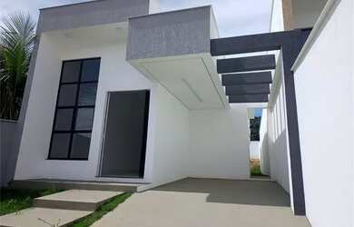 Imagem: A casa possui 3 Dormitórios, 2 Banheiros e 80m² de Área e