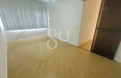 Imagem: O apartamento possui 2 Dormitórios, 2 Banheiros e 76m² de