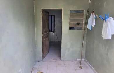 Imagem: A casa possui 3 Dormitórios, 2 Banheiros, 1 Vaga na garagem