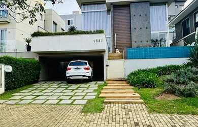 Imagem: A casa em condomínio possui 4 Dormitórios, 5 Banheiros, 4