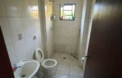 Imagem 4: C515 - Casa com três dormitórios sendo um suíte. Garagem para três carros ou mais...