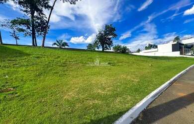 Imagem: O terreno possui 400m² de Área e está localizado em Senador