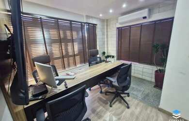 Imagem: O depósito possui 2 Vagas na garagem e 64m² de Área e está