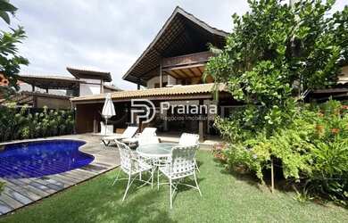 Imagem: A casa em condomínio possui 5 Dormitórios, 5 Banheiros, 245m²