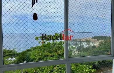 Imagem: O apartamento possui 4 Dormitórios, 3 Banheiros, 1 Vaga na