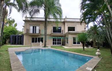 Imagem: A casa possui 4 Dormitórios, 5 Banheiros, 5 Vagas na garagem