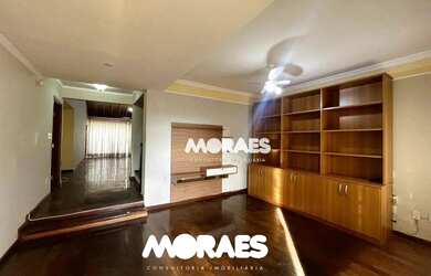 Imagem: A casa possui 3 Dormitórios, 4 Banheiros, 4 Vagas na garagem