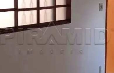 Imagem: A casa possui 3 Dormitórios, 2 Banheiros, 3 Vagas na garagem