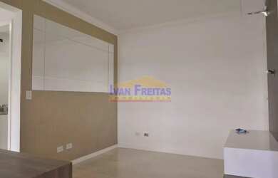 Imagem 3: Amplo apartamento semimobiliado com sacada no Novo Mundo