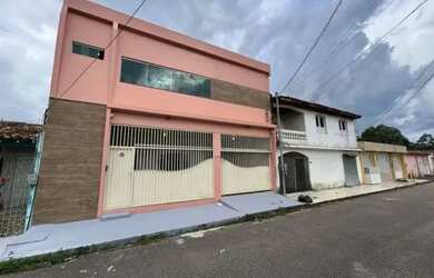 Imagem: A casa possui 3 Dormitórios, 2 Banheiros, Imóvel novo e está