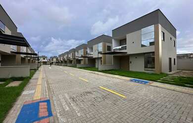 Imagem: A casa possui 4 Dormitórios, 4 Banheiros, 2 Vagas na garagem